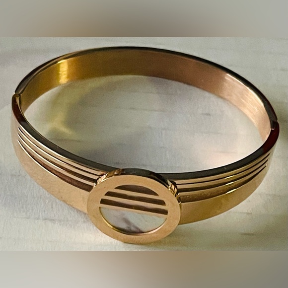 WOMEN'S STAINLESS STEEL GOLDEN BRACELET - Picture 5 of 9